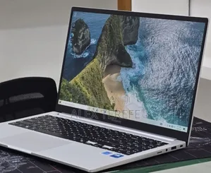 New Laptop Samsung Galaxy Book4 16GB Intel Core 7 SSD 512GB