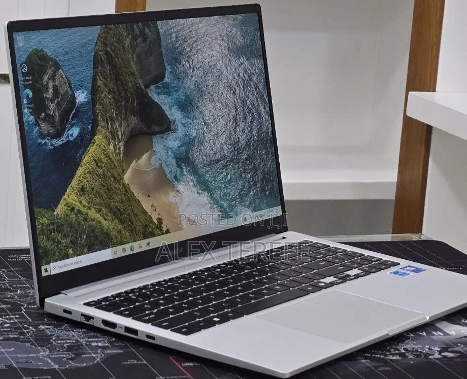 New Laptop Samsung Galaxy Book4 16GB Intel Core 7 SSD 512GB