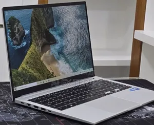 New Laptop Samsung Galaxy Book4 16GB Intel Core 7 SSD 512GB