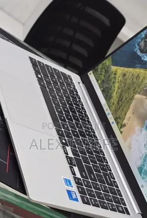 New Laptop Samsung Galaxy Book4 16GB Intel Core 7 SSD 512GB