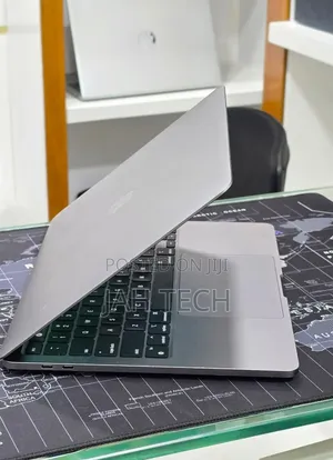 New Laptop Apple MacBook Pro 2022 M2 16GB Apple M2 SSD 512GB