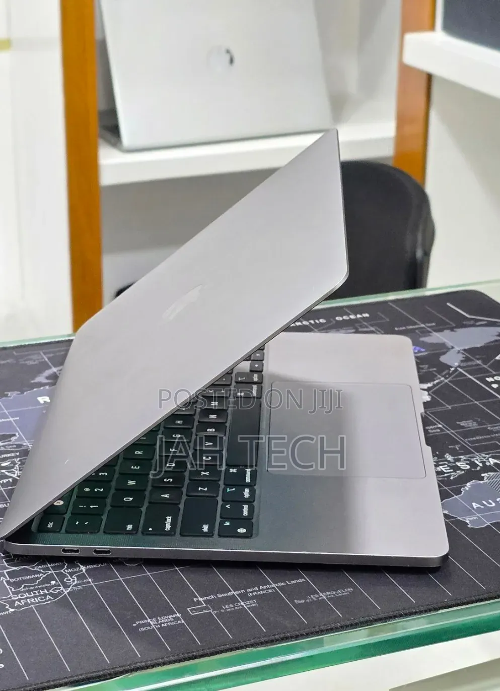 New Laptop Apple MacBook Pro 2022 M2 16GB Apple M2 SSD 512GB