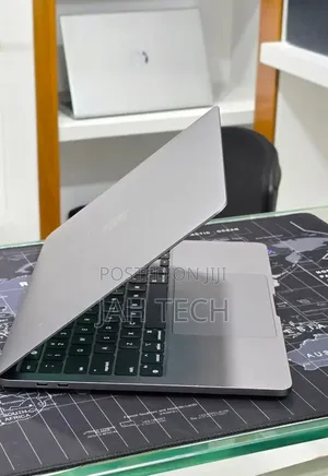 New Laptop Apple MacBook Pro 2022 M2 16GB Apple M2 SSD 512GB
