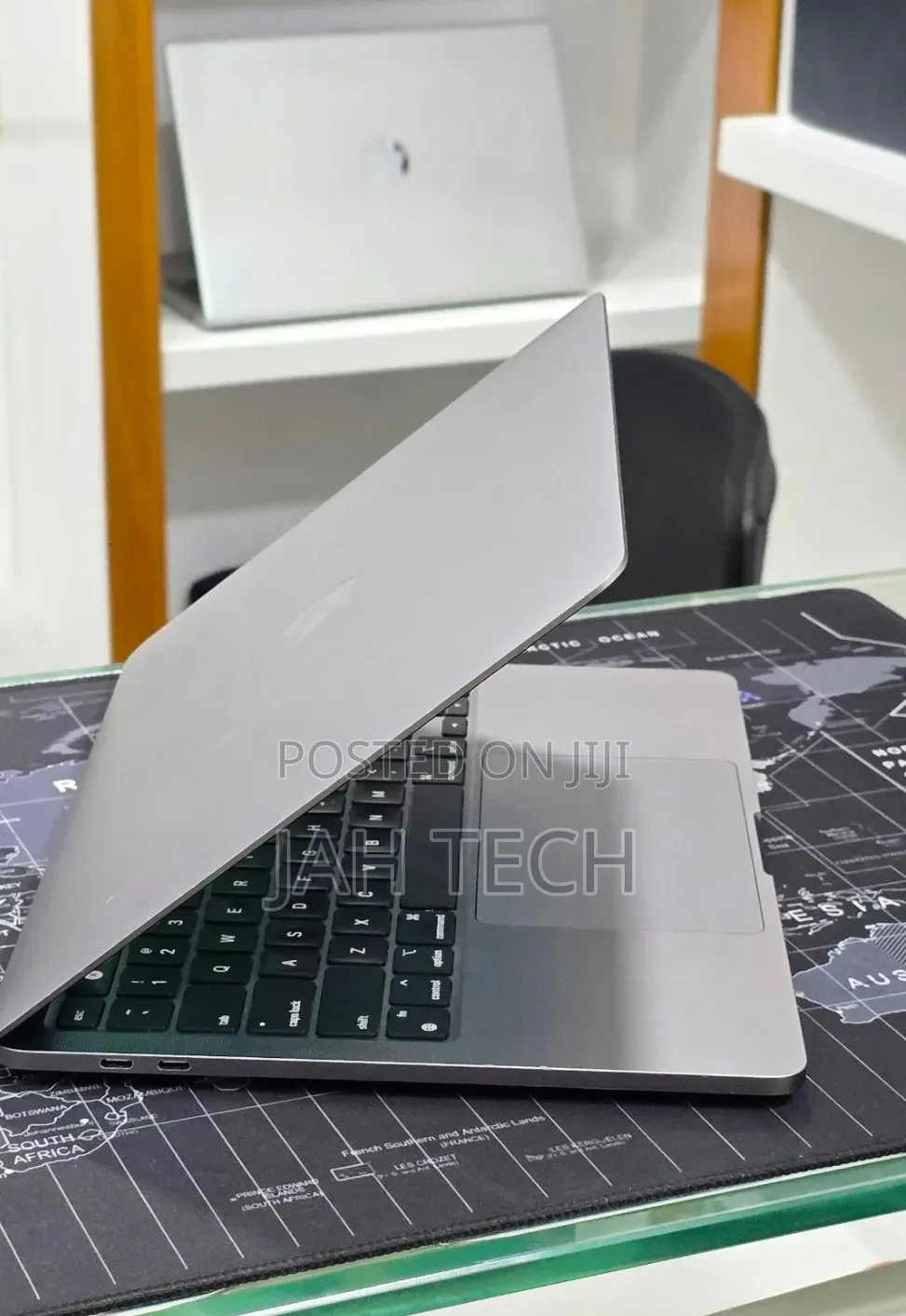 New Laptop Apple MacBook Pro 2022 M2 16GB Apple M2 SSD 512GB