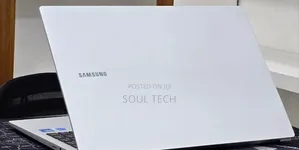 New Laptop Samsung Galaxy Book4 16GB Intel Core 7 SSD 512GB