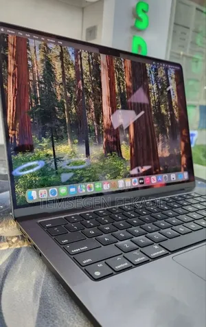 New Laptop Apple MacBook Pro 2023 M3 18GB Apple M3 Pro SSD 512GB