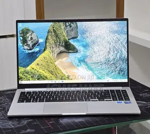 New Laptop Samsung Galaxy Book4 16GB Intel Core 7 SSD 512GB