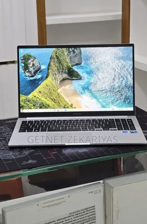 New Laptop Samsung Galaxy Book4 16GB Intel Core 7 SSD 512GB