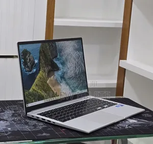 New Laptop Samsung Galaxy Book4 16GB Intel Core 7 SSD 512GB