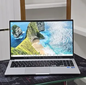New Laptop Samsung Galaxy Book4 16GB Intel Core 7 SSD 512GB