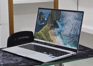 New Laptop Samsung Galaxy Book4 16GB Intel Core 7 SSD 512GB