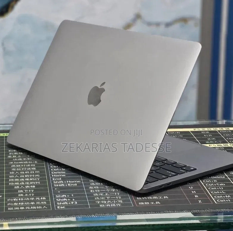 New Laptop Apple MacBook Pro 2022 M2 8GB Apple M2 SSD 512GB