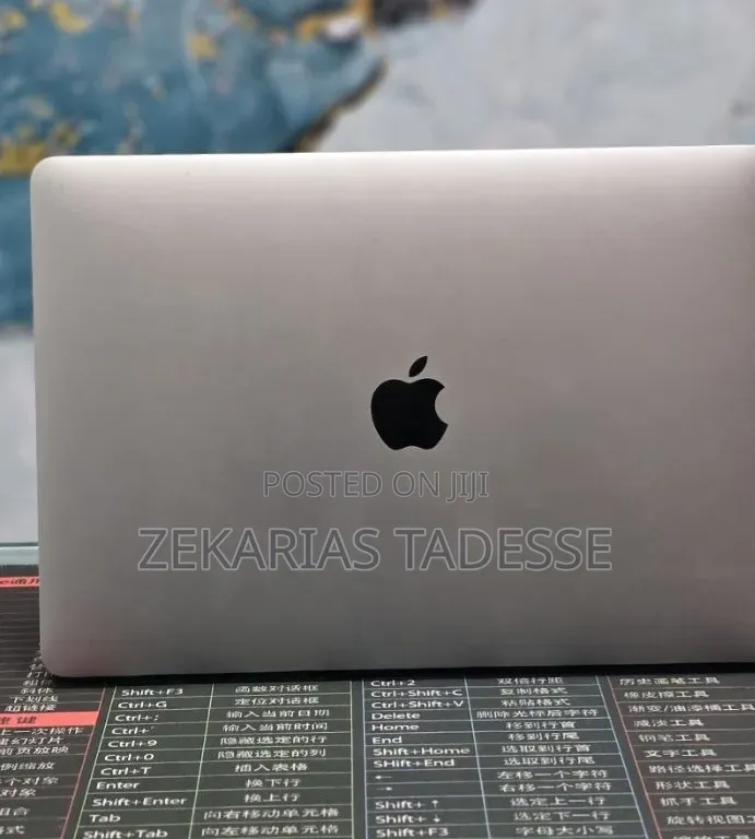 New Laptop Apple MacBook Pro 2022 M2 8GB Apple M2 SSD 512GB