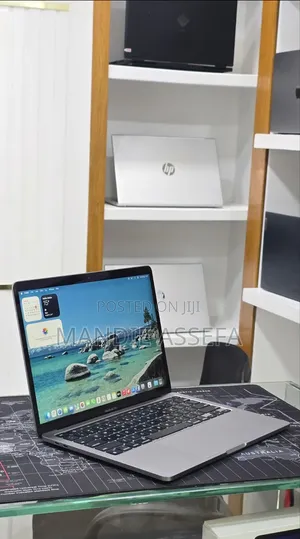 New Laptop Apple MacBook Pro 2022 M2 16GB Apple M2 SSD 512GB