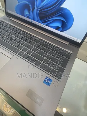 New Laptop HP ZBook Firefly G8 16GB Intel Core i7 SSD 512GB