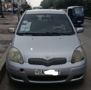 Toyota Vitz 2005 Silver