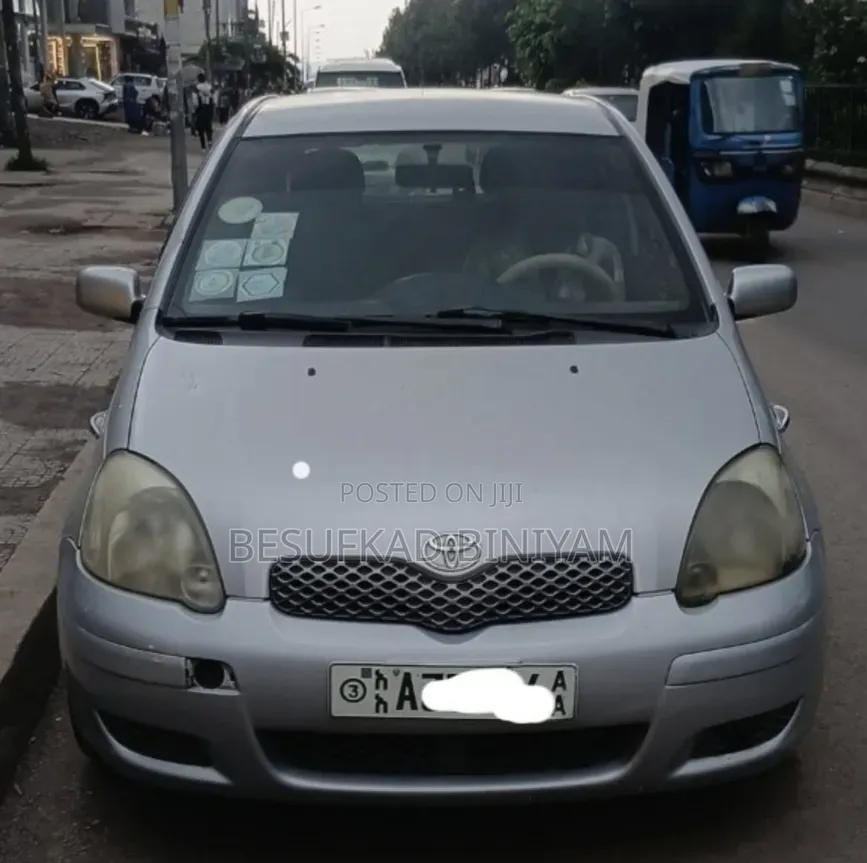 Toyota Vitz 2005 Silver
