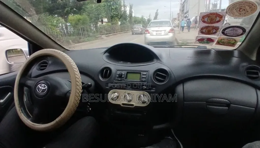 Toyota Vitz 2005 Silver