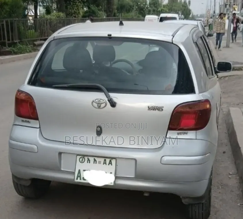 Toyota Vitz 2005 Silver