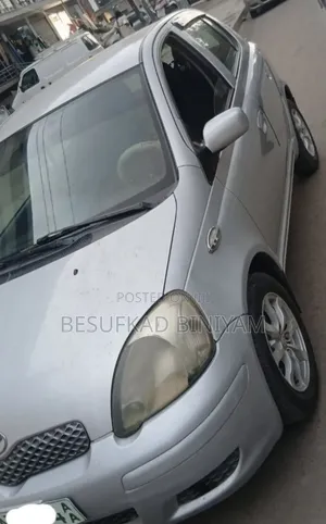 Toyota Vitz 2005 Silver