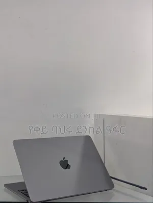 New Laptop Apple MacBook Air 2024 M3 16GB Intel Core i7 SSD 256GB