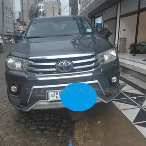 Toyota Hilux 2018 Maroon