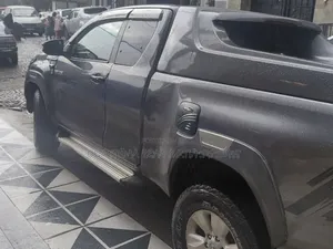 Toyota Hilux 2018 Maroon