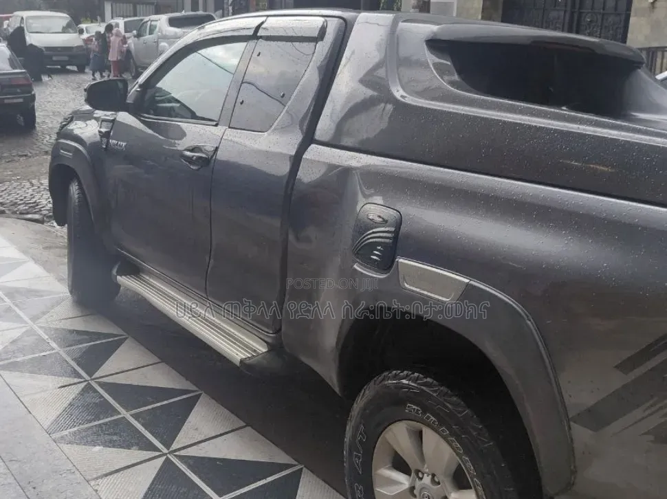 Toyota Hilux 2018 Maroon