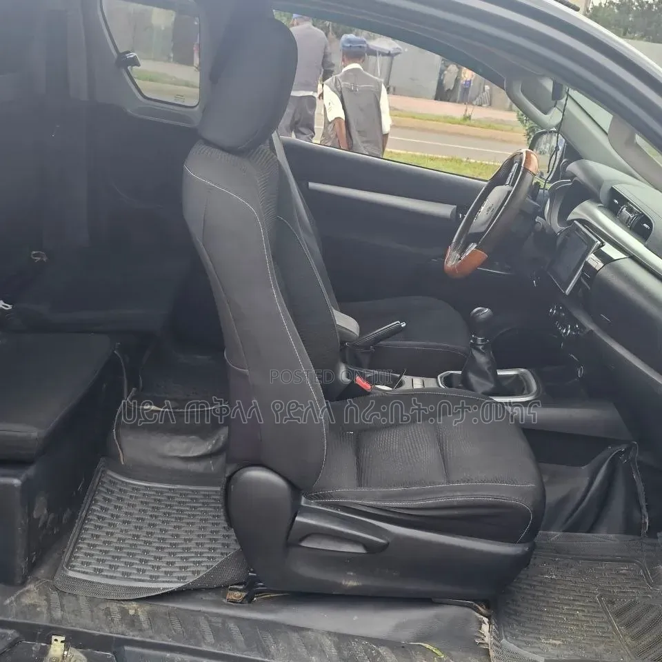 Toyota Hilux 2018 Maroon
