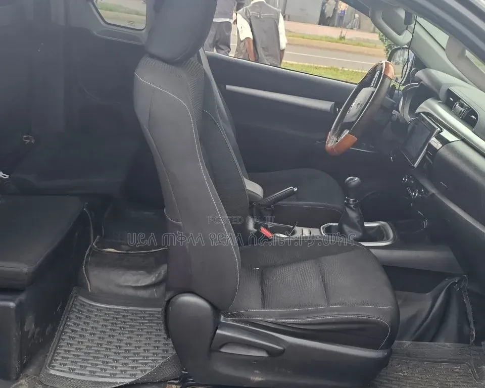 Toyota Hilux 2018 Maroon