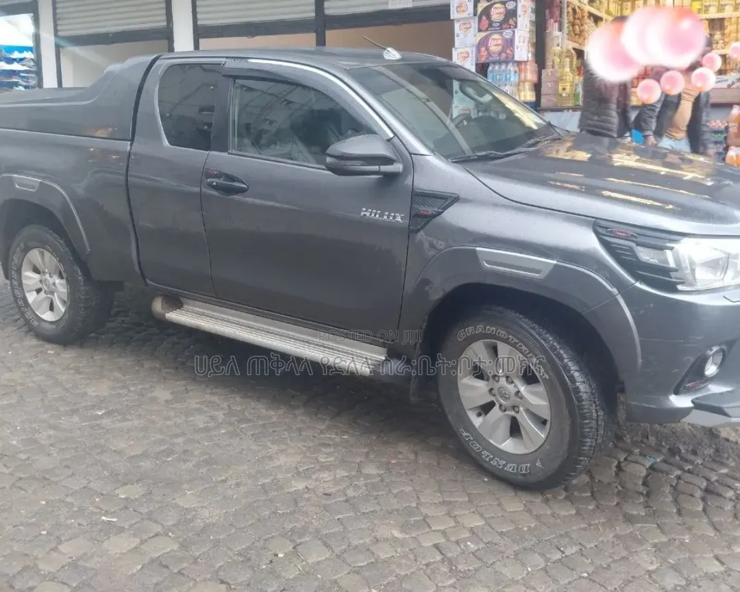 Toyota Hilux 2018 Maroon