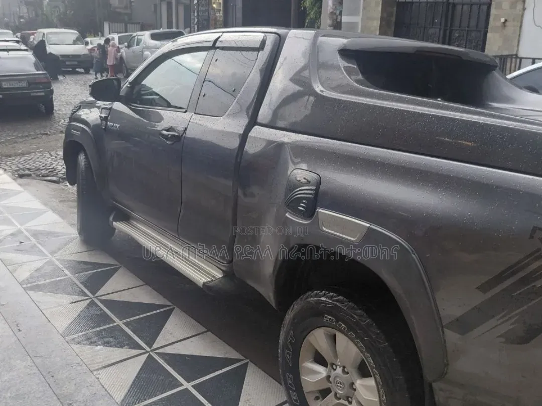 Toyota Hilux 2018 Maroon
