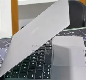 New Laptop Apple MacBook Pro 2022 M2 16GB Apple M2 SSD 512GB