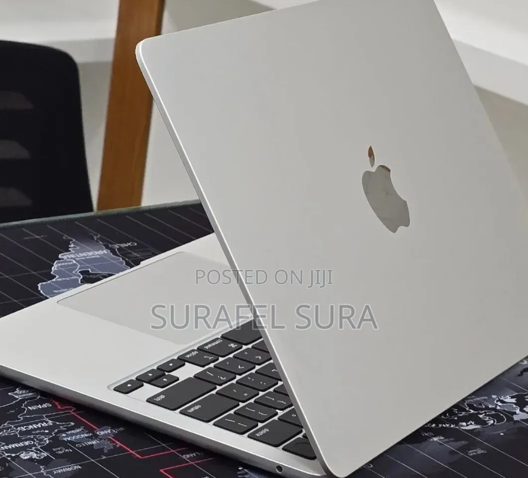 New Laptop Apple MacBook Air 2024 M3 16GB Apple M3 SSD 256GB