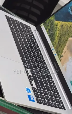 New Laptop Samsung Galaxy Book4 16GB Intel Core Ultra 7 SSD 512GB