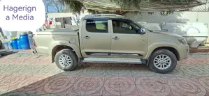 Toyota Hilux 2015 Gold