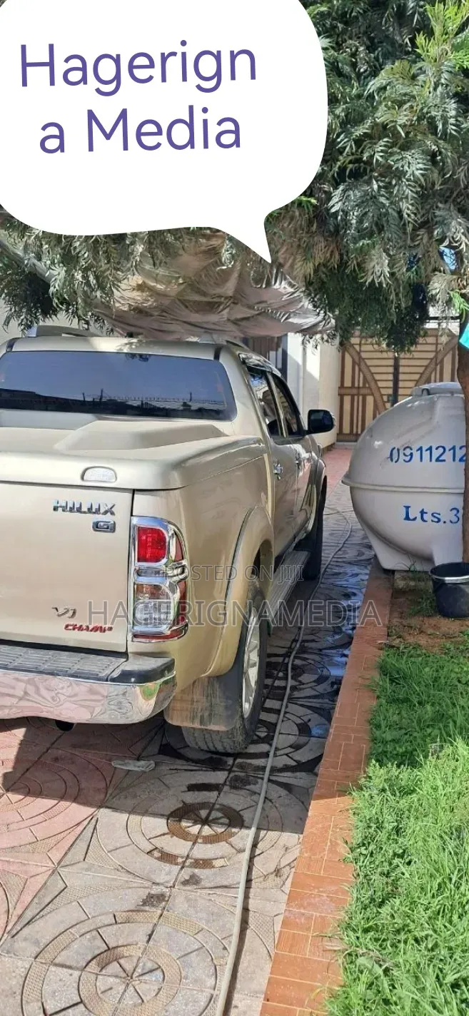 Toyota Hilux 2015 Gold