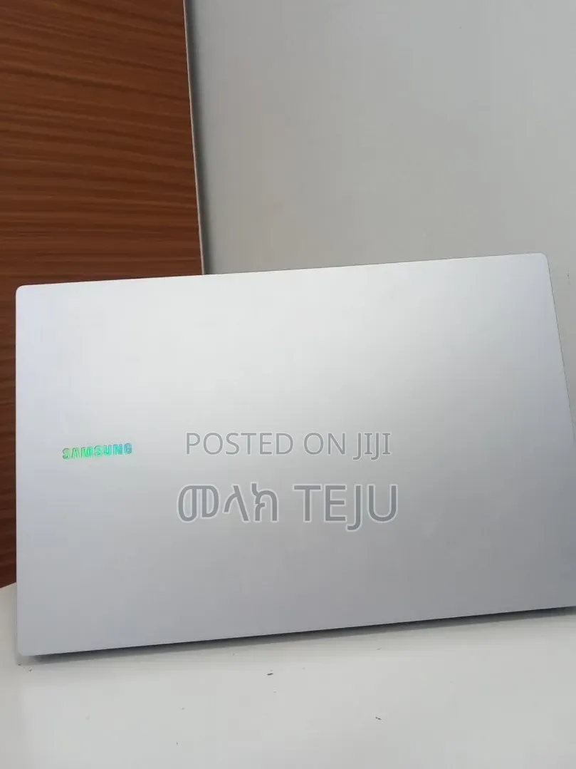 New Laptop Samsung Galaxy Book4 8GB Intel Core 5 SSD 512GB