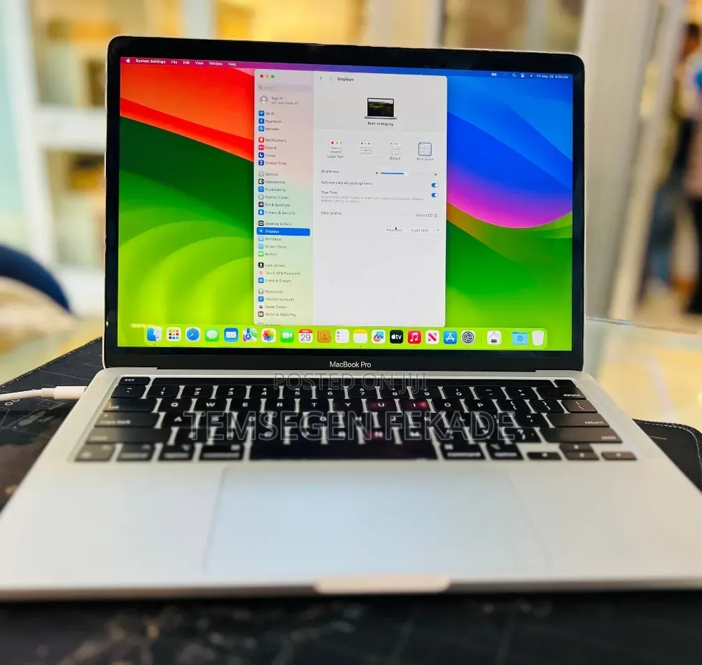 New Laptop Apple MacBook Pro 2021 M1 16GB Apple M1 Pro SSD 256GB