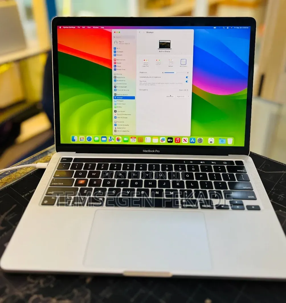 New Laptop Apple MacBook Pro 2021 M1 16GB Apple M1 Pro SSD 256GB