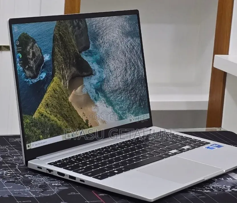 New Laptop Samsung Galaxy Book4 16GB Intel Core 7 SSD 16 GB