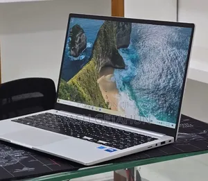 New Laptop Samsung Galaxy Book4 16GB Intel Core 7 SSD 16 GB