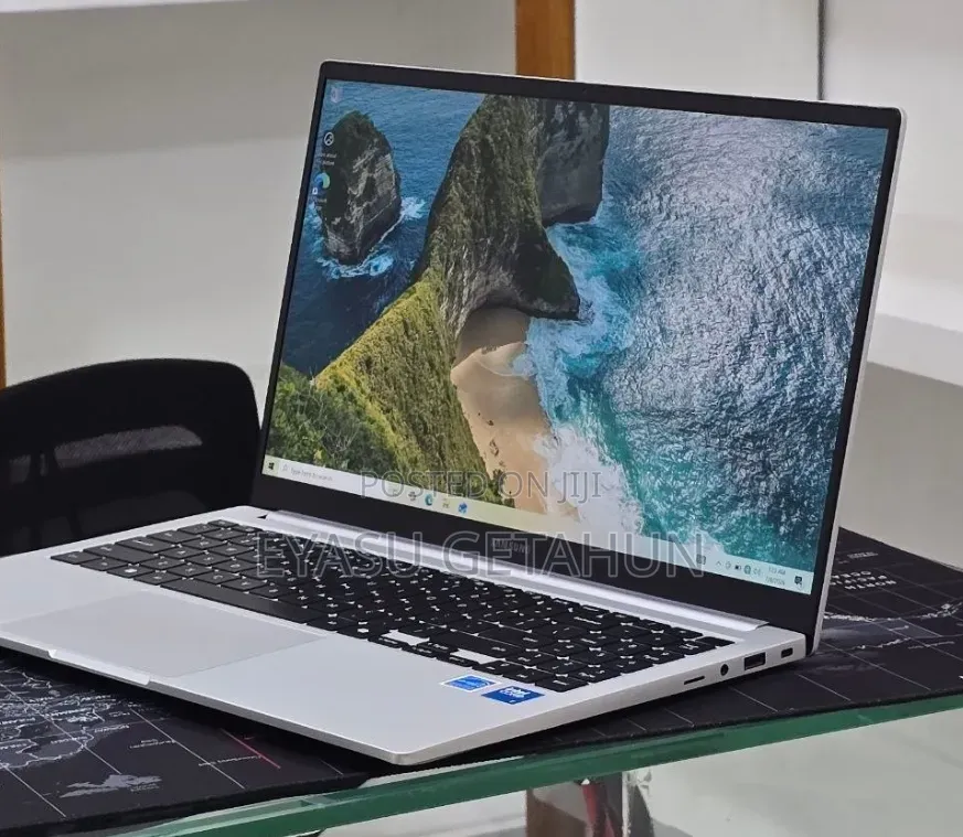 New Laptop Samsung Galaxy Book4 16GB Intel Core 7 SSD 16 GB