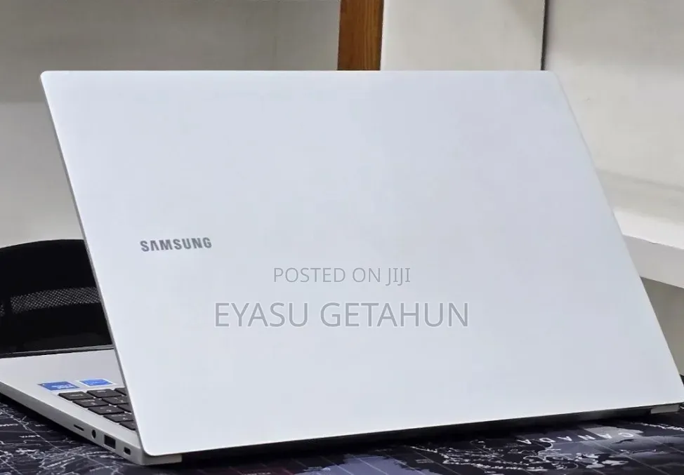 New Laptop Samsung Galaxy Book4 16GB Intel Core 7 SSD 16 GB