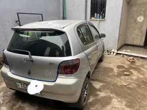Toyota Vitz 2001 Silver
