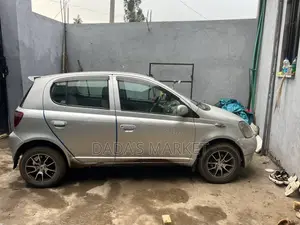 Toyota Vitz 2001 Silver