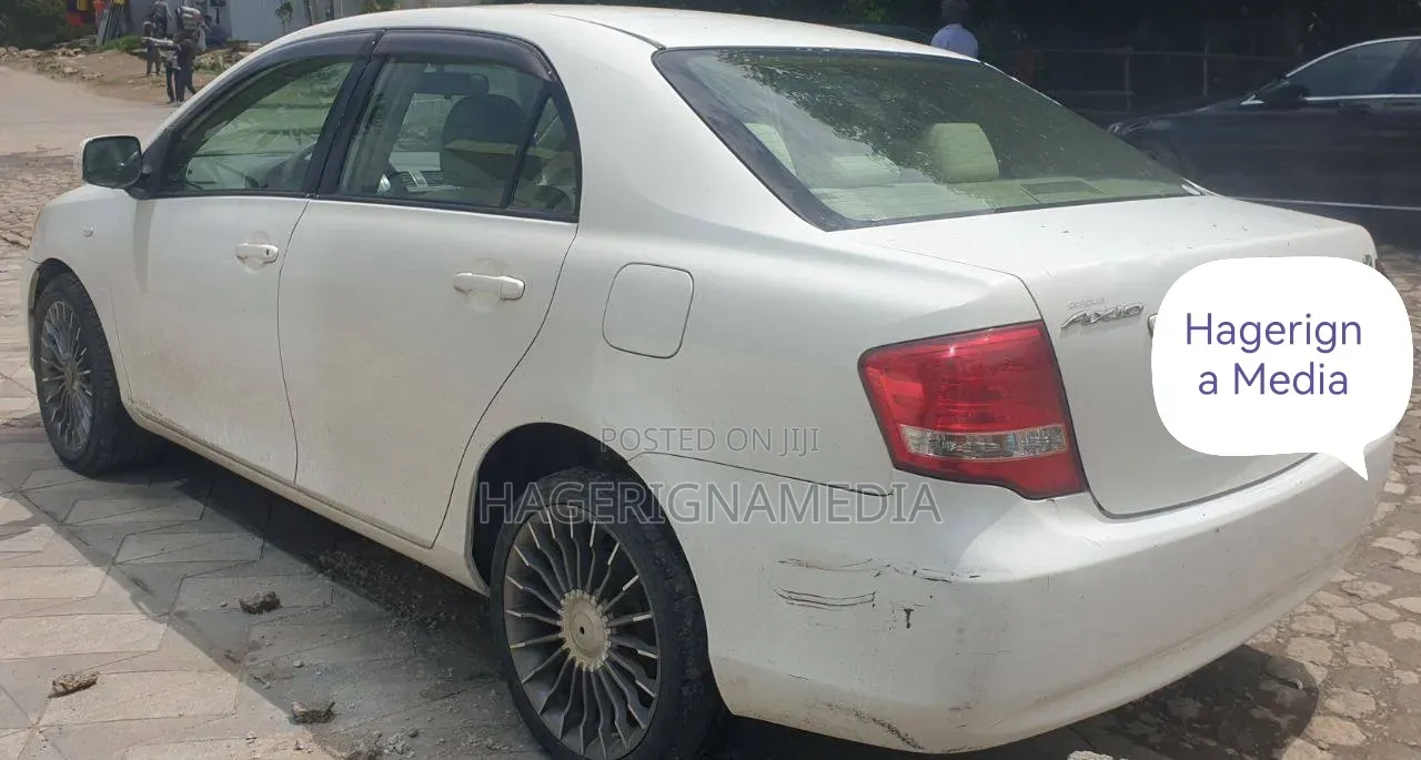 Toyota Corolla 2010 White