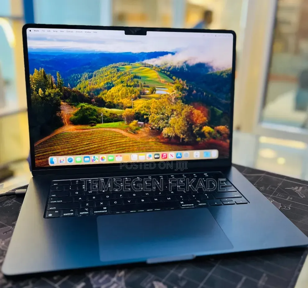 New Laptop Apple MacBook Air 2024 M3 8GB Apple M3 SSD 256GB