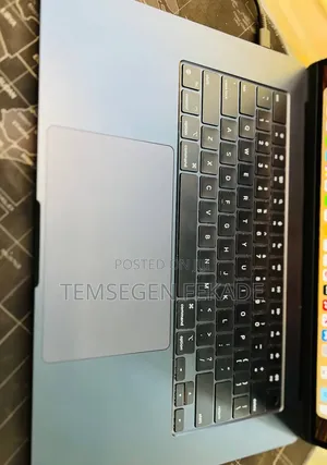 New Laptop Apple MacBook Air 2024 M3 8GB Apple M3 SSD 256GB