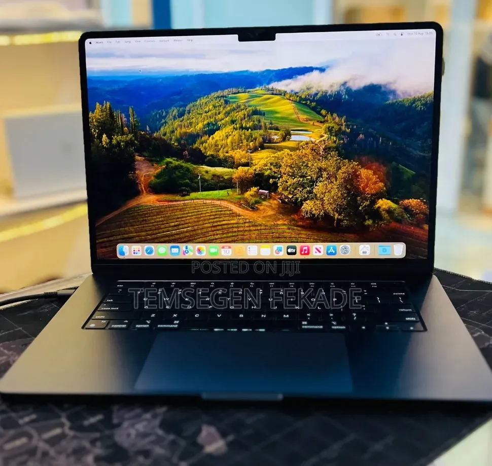 New Laptop Apple MacBook Air 2024 M3 8GB Apple M3 SSD 256GB